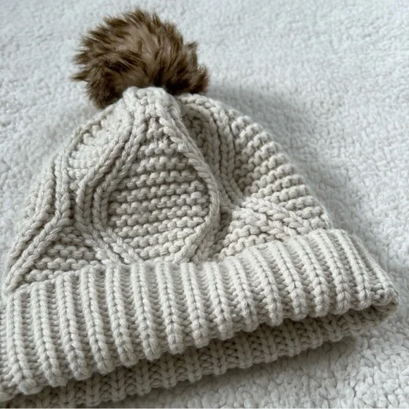 Garage Cable Knit  Pompom Hat - Picture 2 of 5